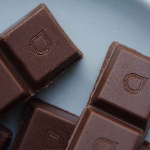 LOVING EARTH Raspberry Cashew Mylk Chocolate 80g - Go Vita Burwood